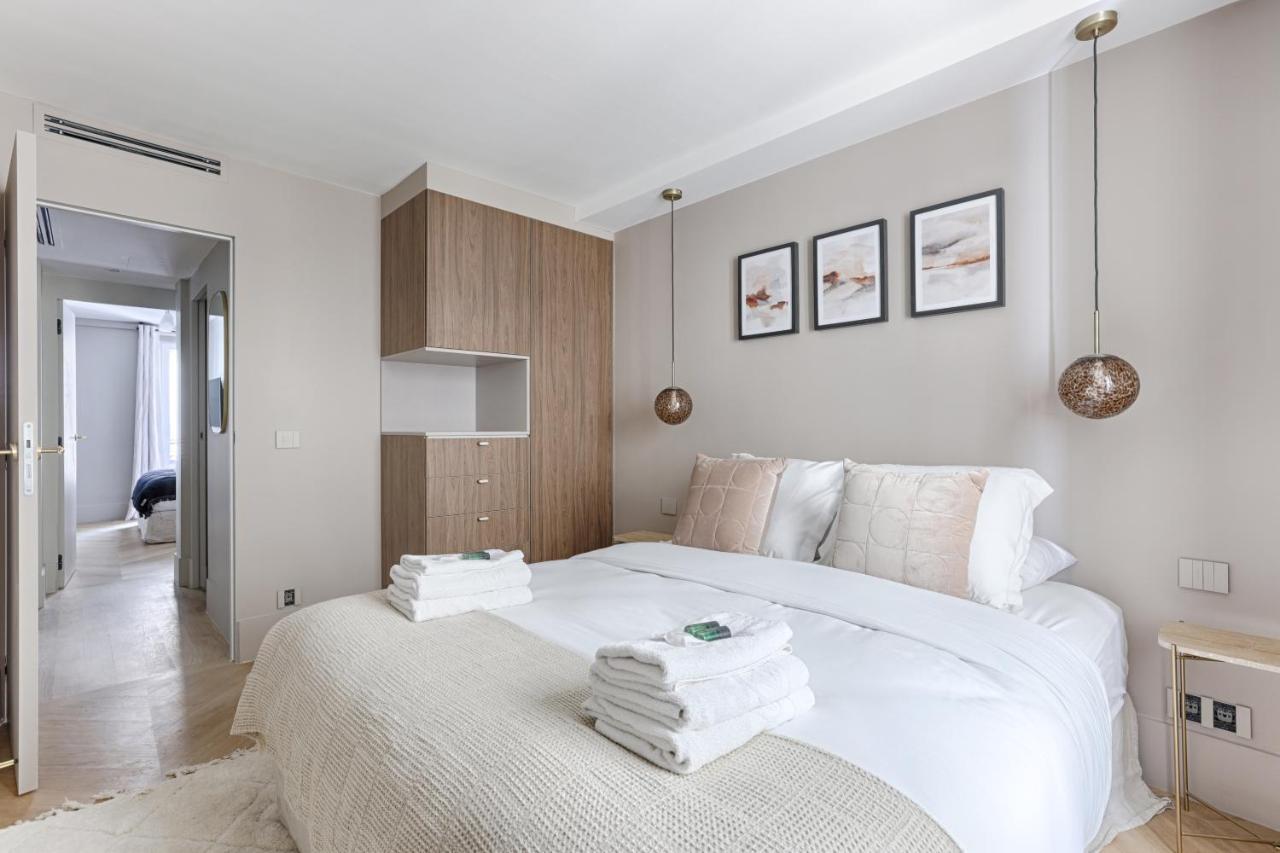 Unique Luxury Parisian flat 2BR/6P -Champs Elysées Extérieur photo