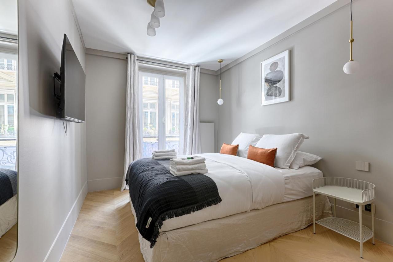 Unique Luxury Parisian flat 2BR/6P -Champs Elysées Extérieur photo