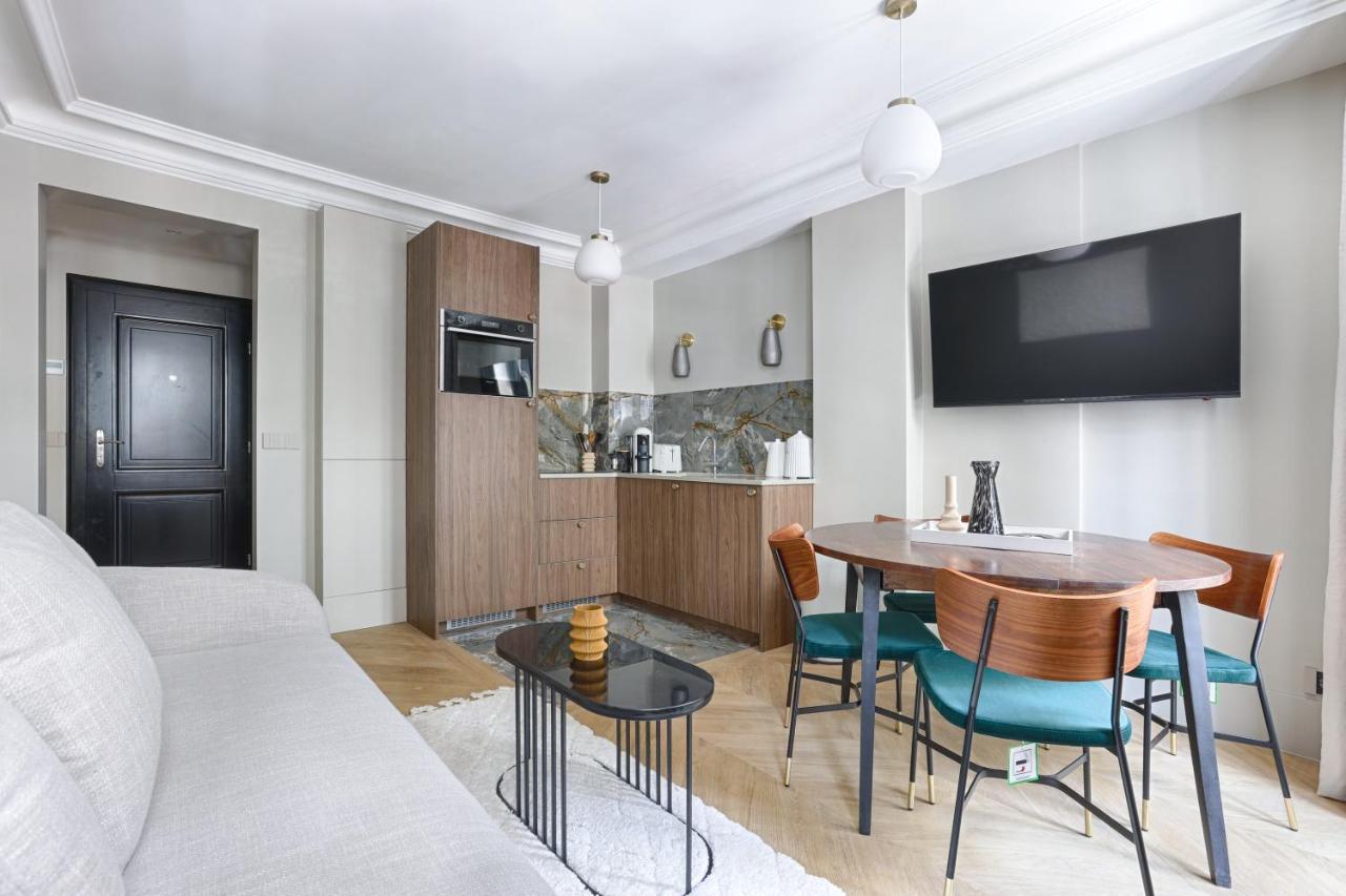 Unique Luxury Parisian flat 2BR/6P -Champs Elysées Extérieur photo
