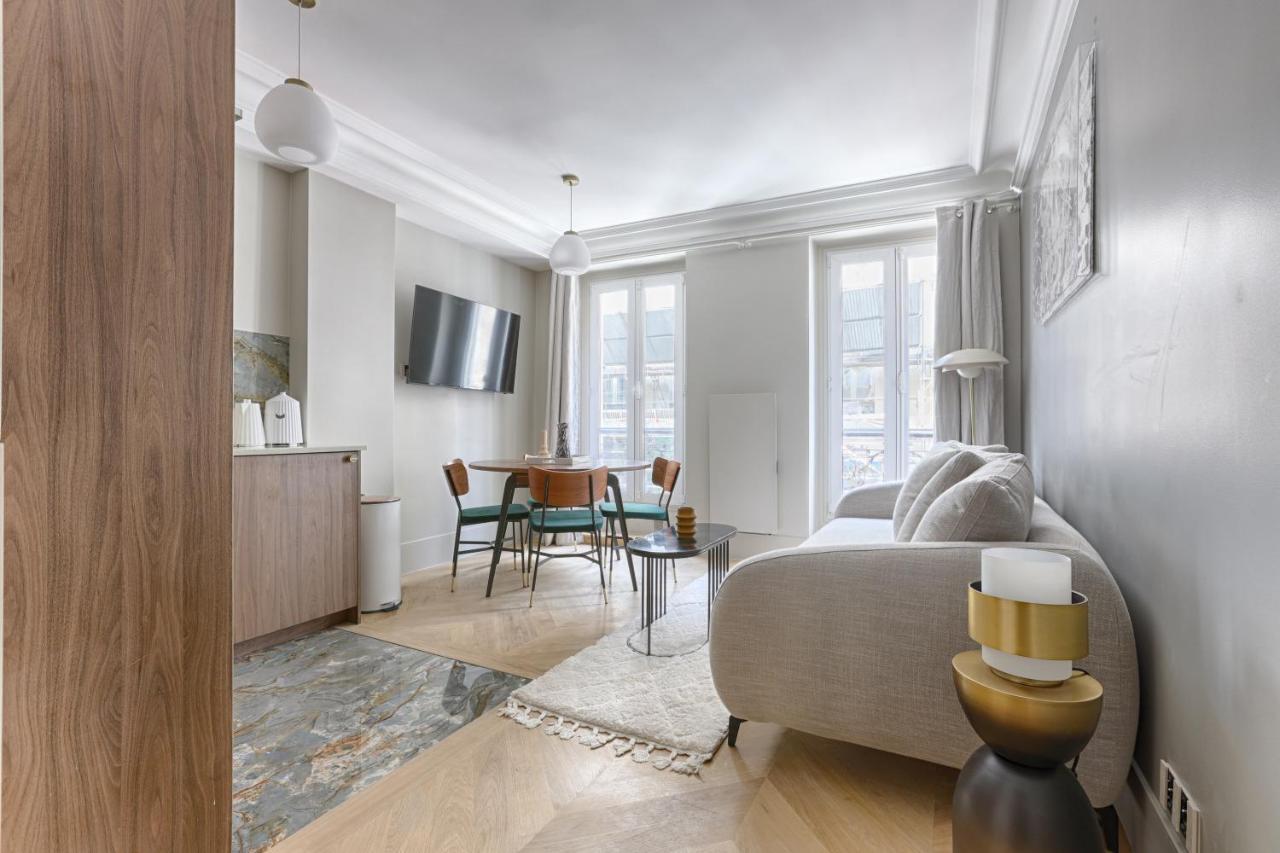 Unique Luxury Parisian flat 2BR/6P -Champs Elysées Extérieur photo